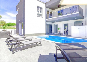 ppprivate modern villa family Liznjan